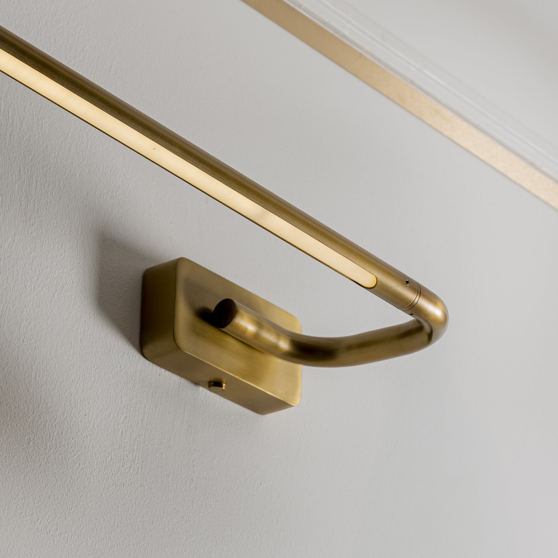 ADRIEL ANTIQUE BRASS PICTURE LAMP