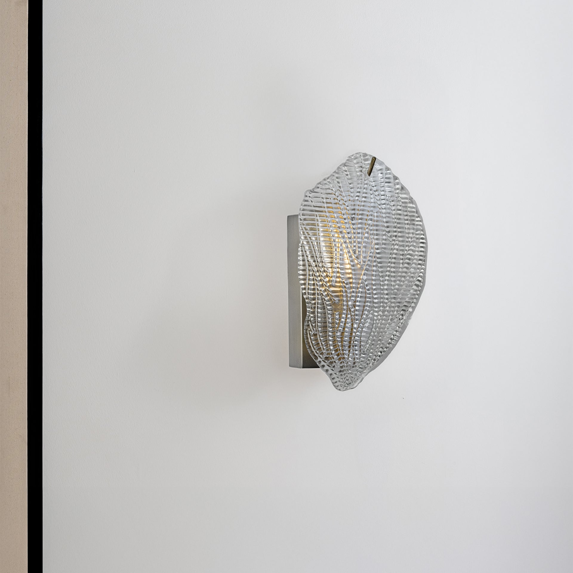 MULBERRY LEAVES NICKEL WALL LAMP