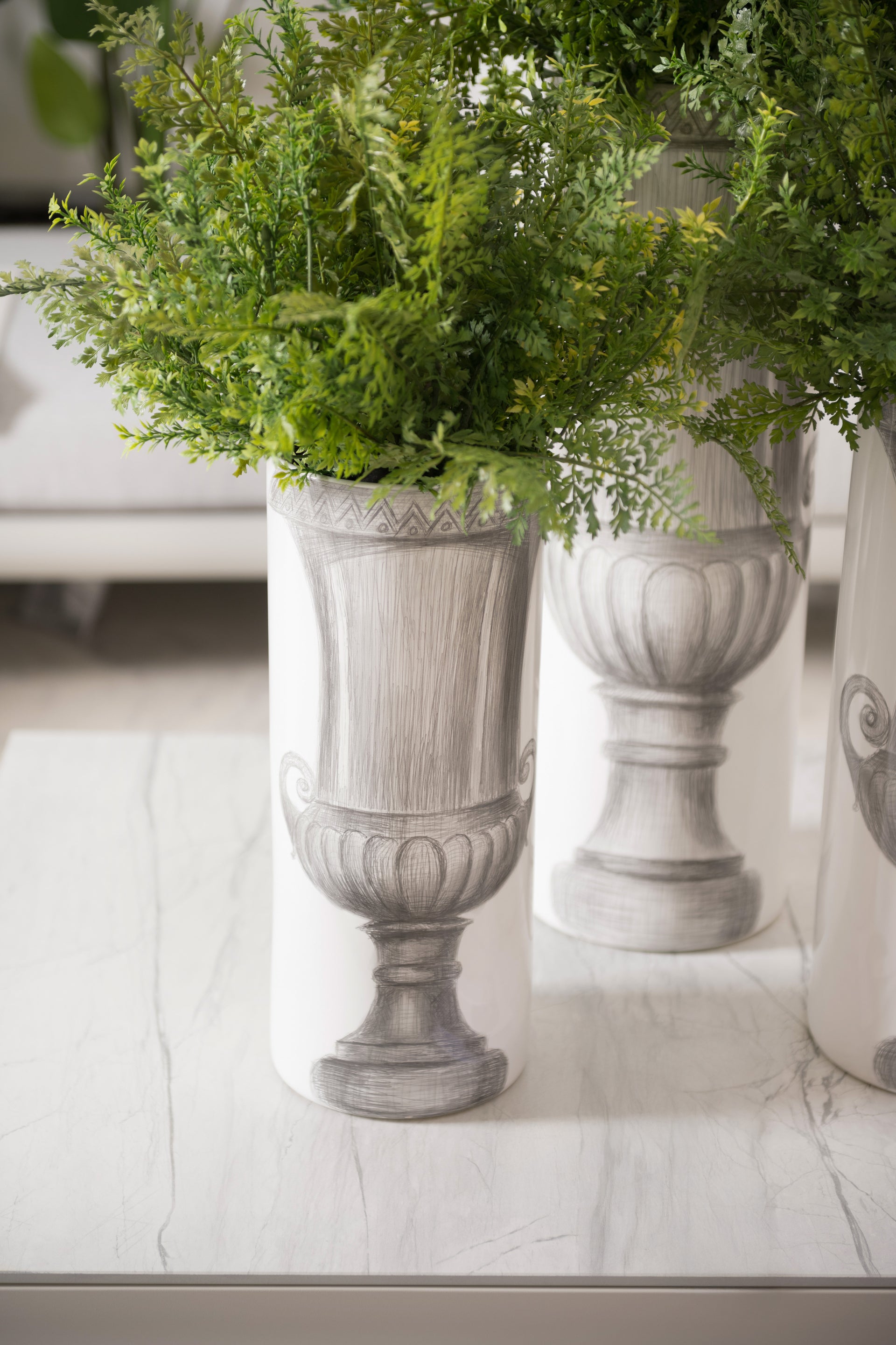 ARTA SUPREMA MEDIO PORCELAIN VASE