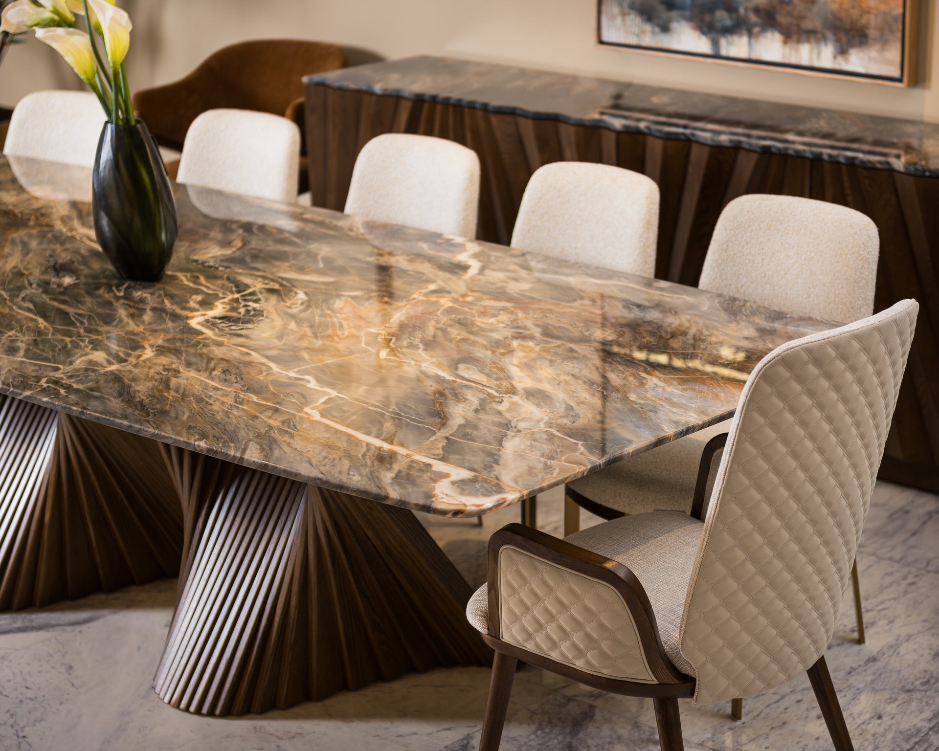 ELEGANZA DINING TABLE