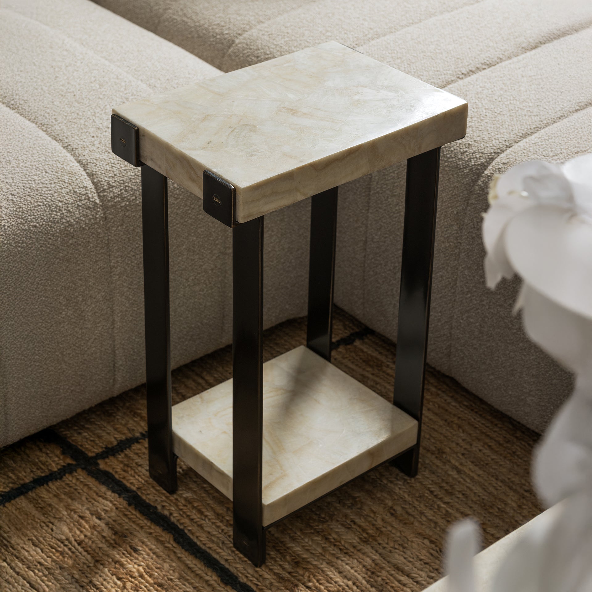 LEOPOLD CRYSTAL STONE SPOT TABLE