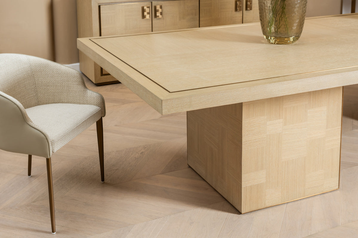 ALTO DINING TABLE