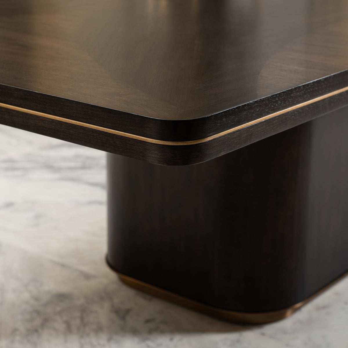 VALLERY DINING TABLE