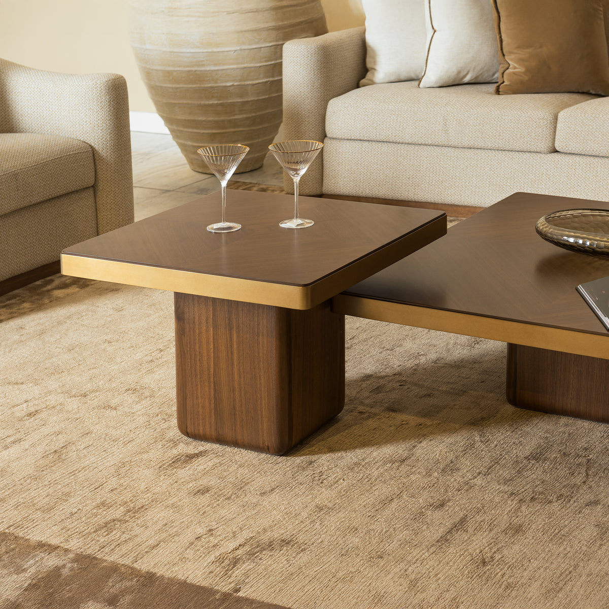 DEMETRIUS END TABLE