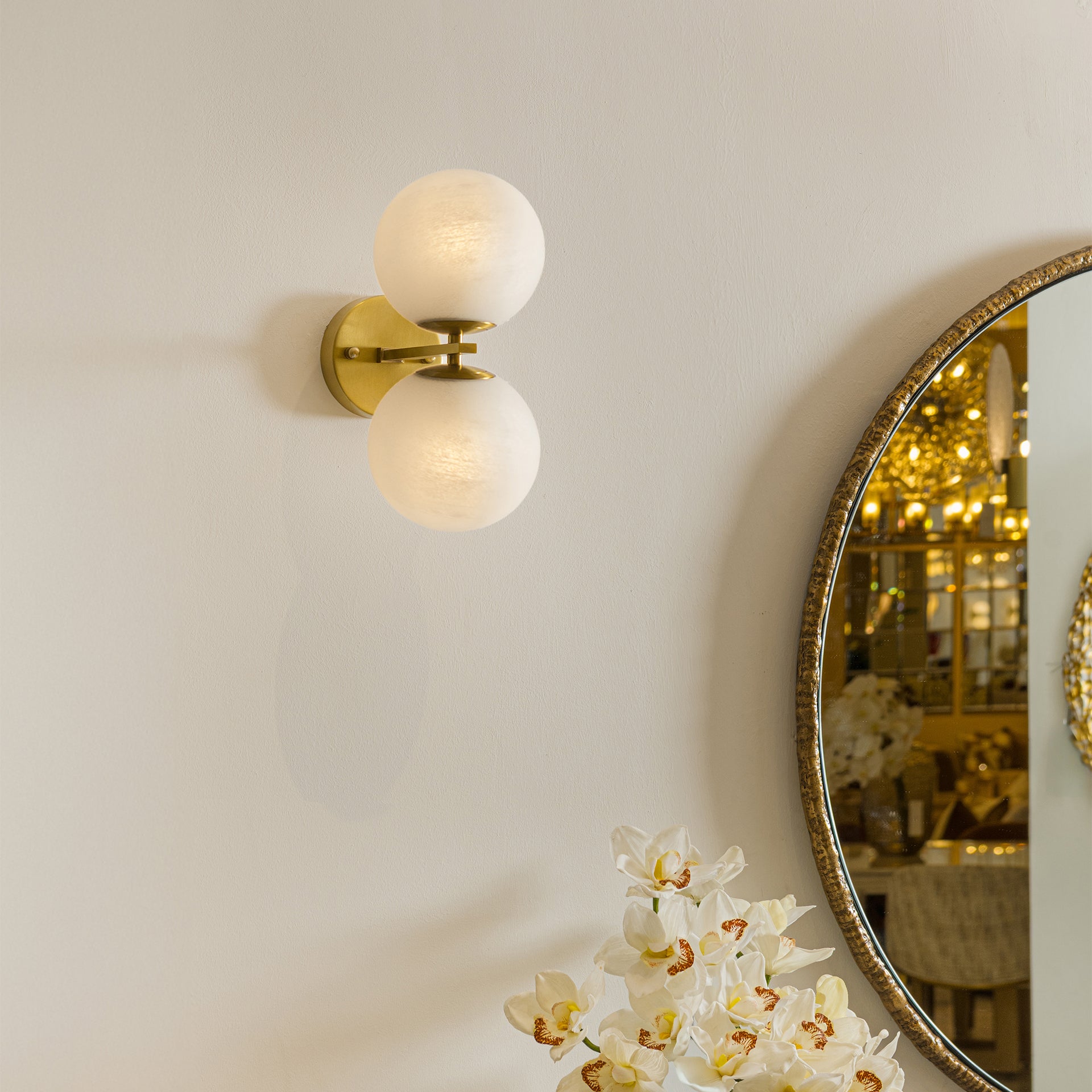 CLOUDY BILLBERRY WALL LAMP