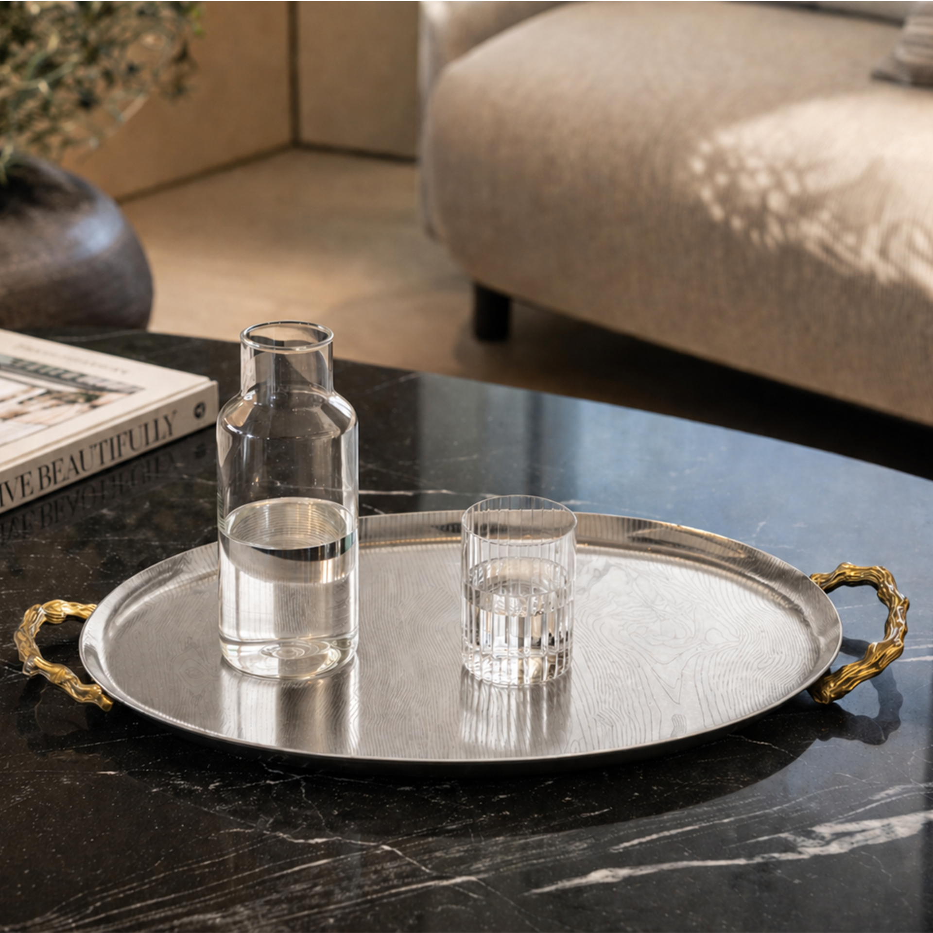 OVAL TRAY WITH WOOD
ETCHING HANDLE