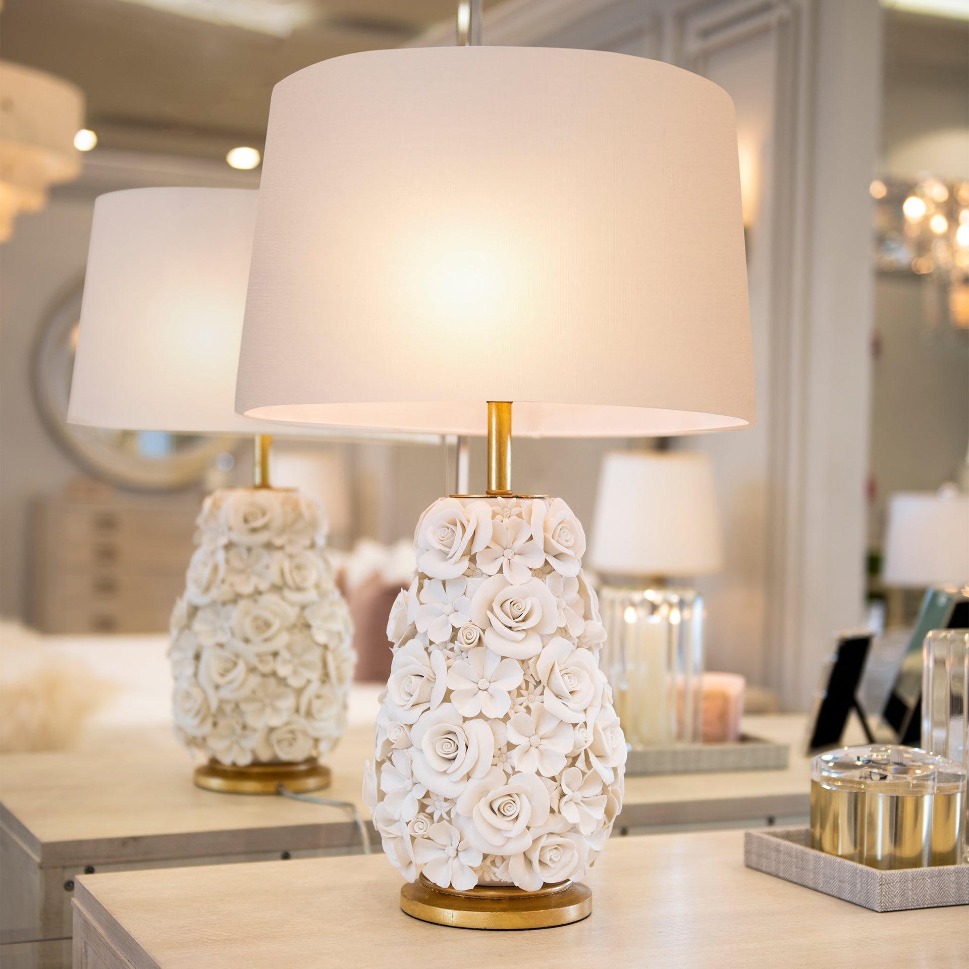 ALICE PORCELAIN FLOWER TABLE LAMP