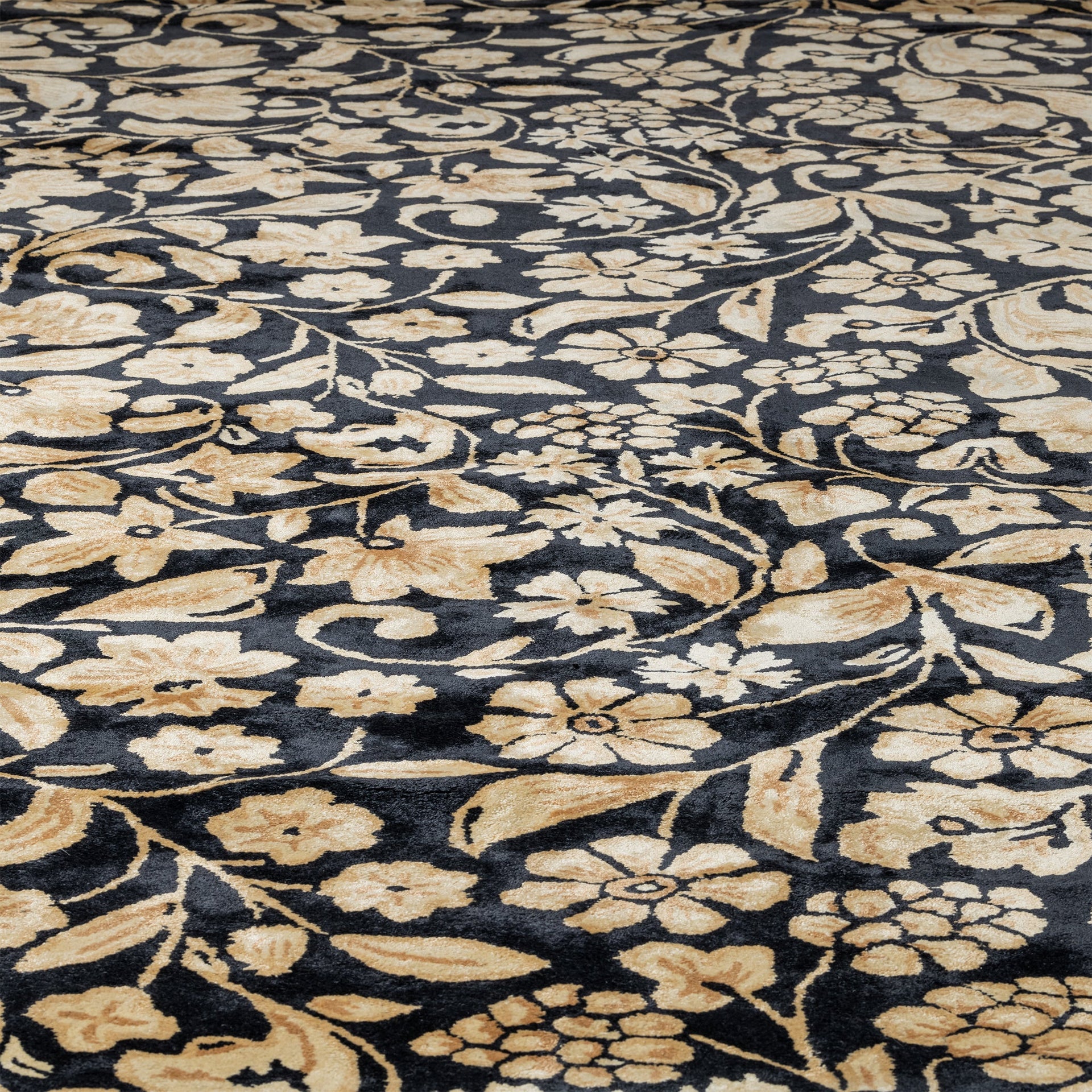 ROMANCE GOLDEN CARPET