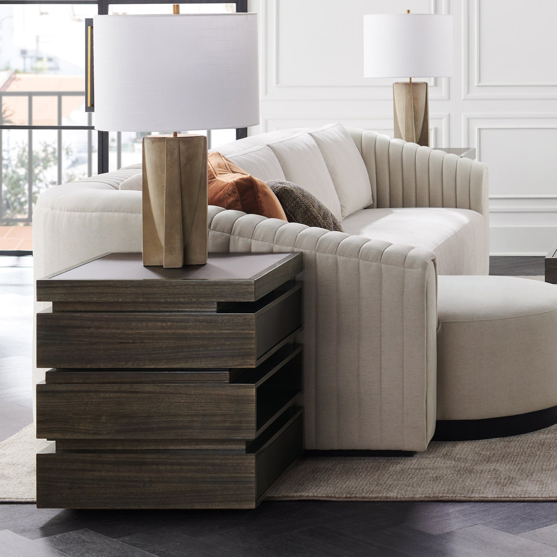 LA MODA END TABLE